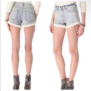 Free People Lacey Lace Trim Destroyed Denim Jean Shorts Grungy Light Wash Sz 26